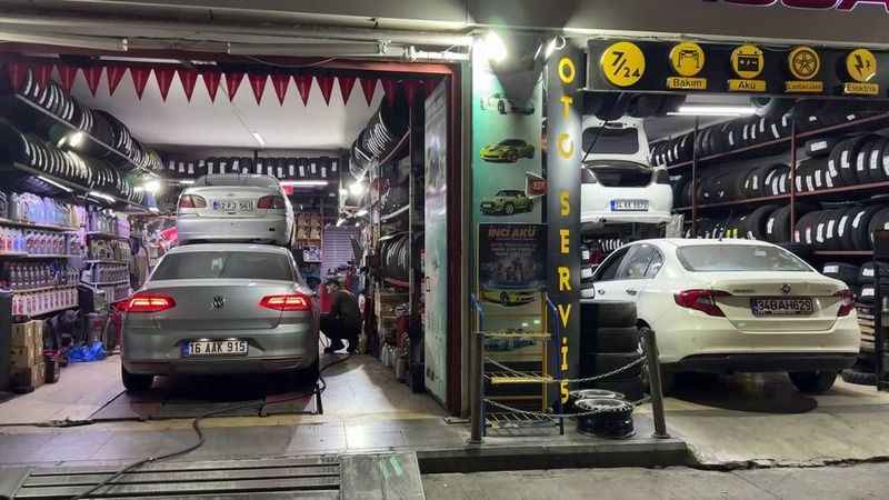 Lastikçilerde kış lastiği kuyruğu oluştu